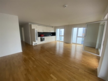 Schö­ne, hel­le, 4.Zi.-Whg. mit EKB, Bal­kon, 2x gro­ßen Bade­zim­mern, inkl.1x TG-Stellplatz, 70469 Stuttgart, Etagenwohnung