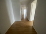 Bild - Schöne, helle, 4.Zi.-Whg. mit EKB, Balkon, 2x großen Badezimmern, inkl.1x TG-Stellplatz